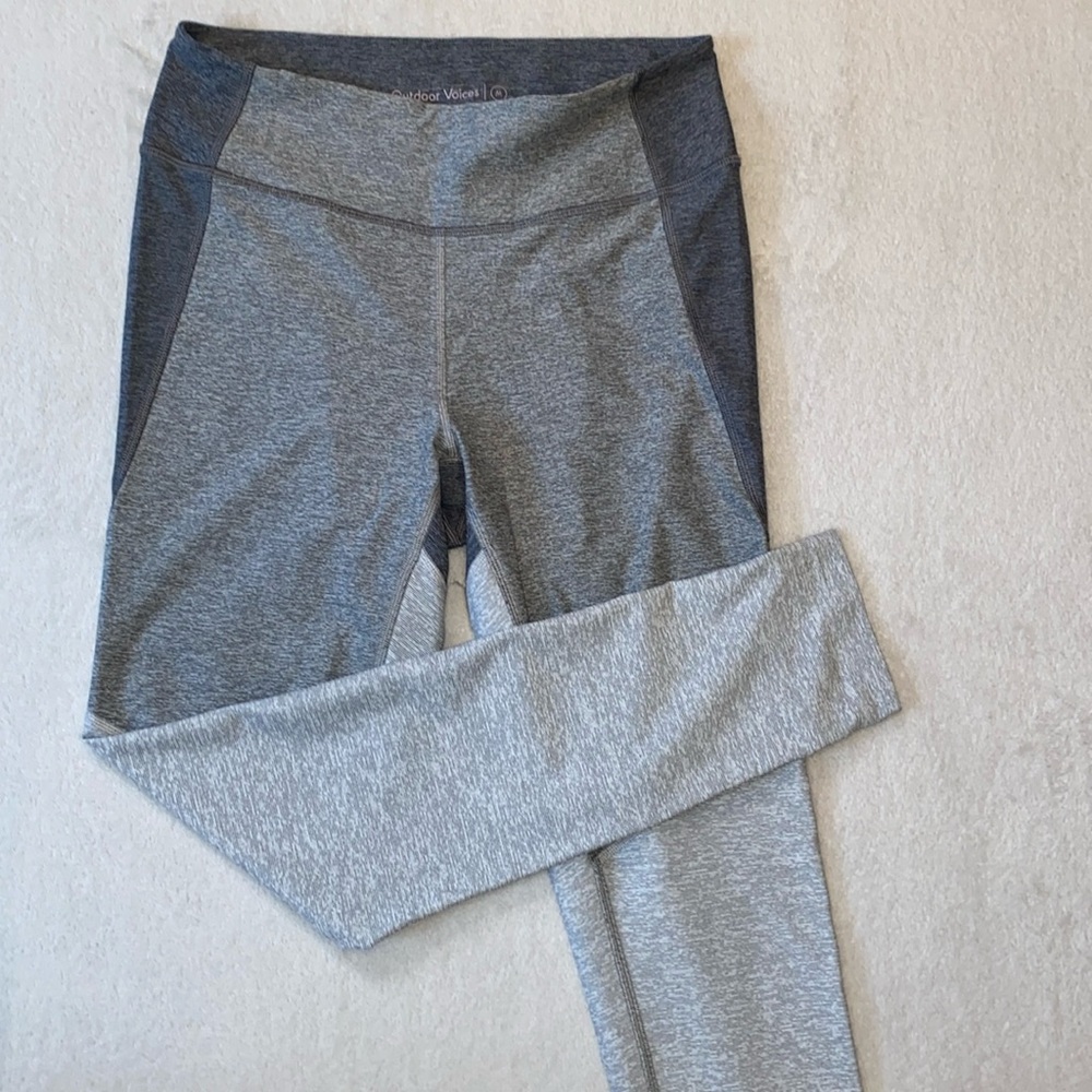 Outdoor Voices gray white colorblock leggings Sz M NWOT